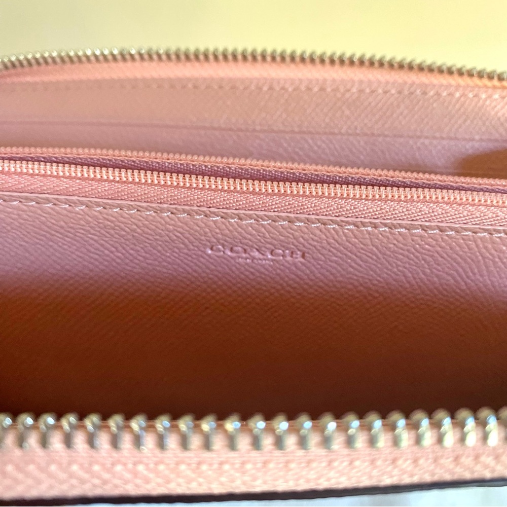 Coach Pink Leather zip around long wallet with silver hardware EUC like new - Picture 3 of 12